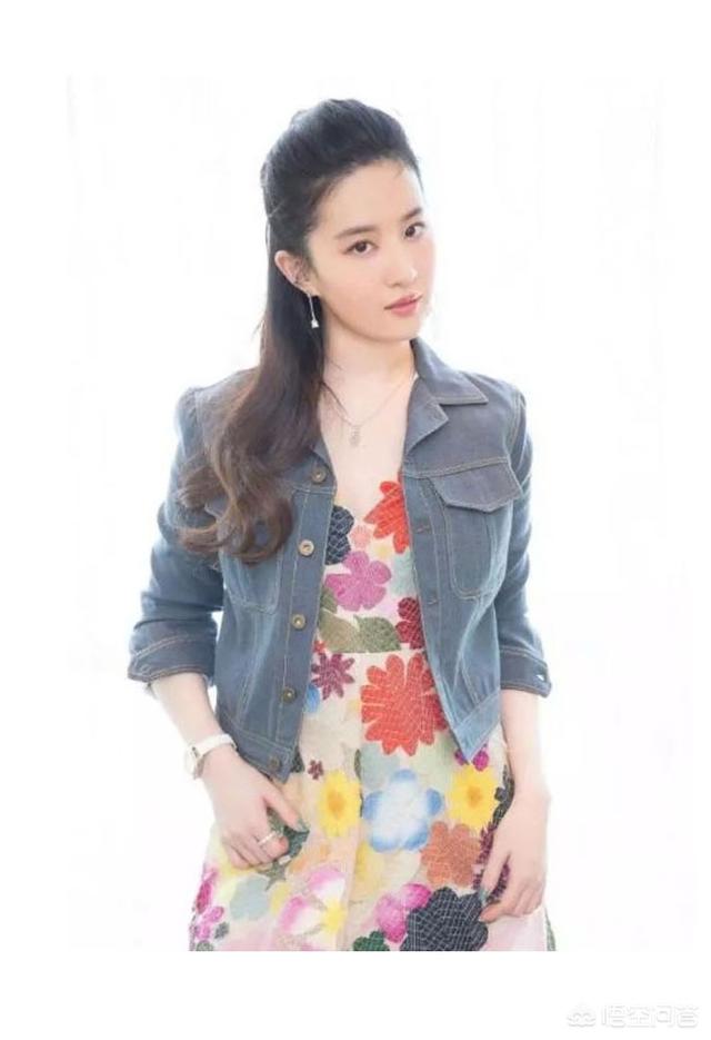 快到夏天了,冷不冷热不热的,衣服怎样穿才洋气