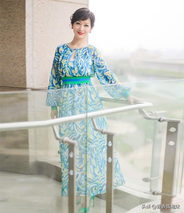 大龄女性能选择纯色服饰吗