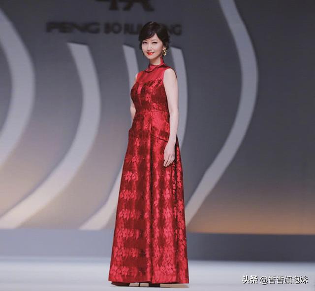 大龄女性能选择纯色服饰吗