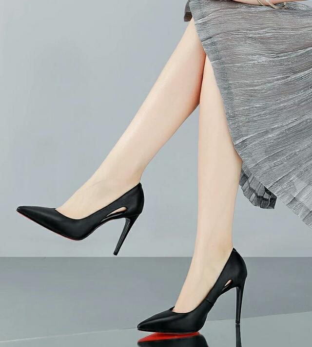 浅灰色的丝袜搭配什么衣服和鞋子啊给点建议,详细