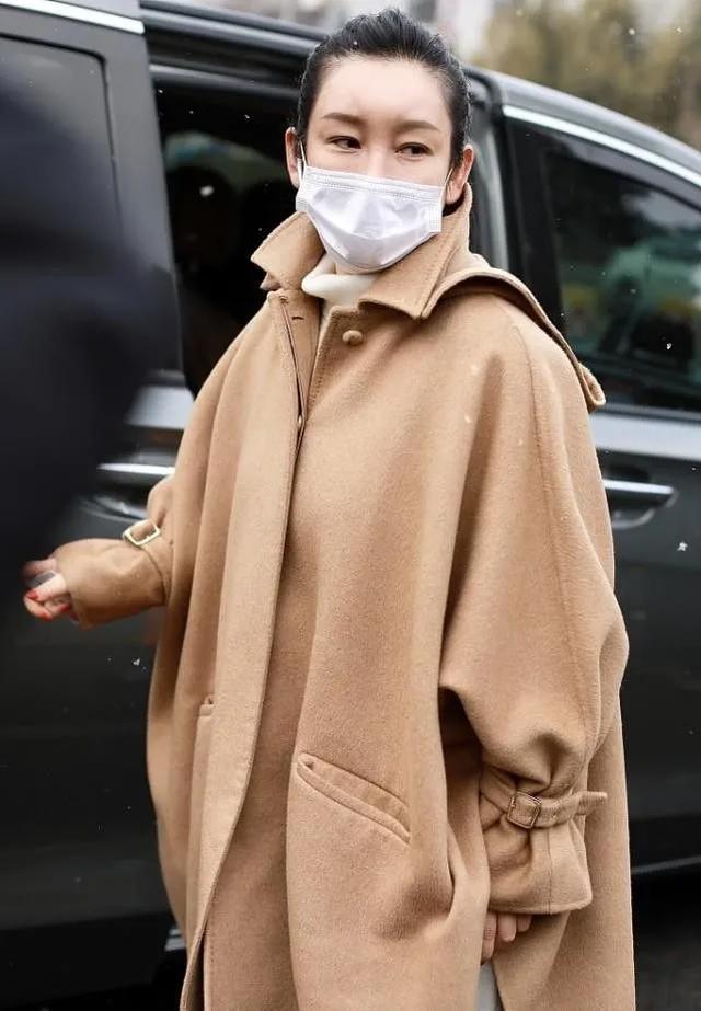 春晚明星私服:秦海璐外套过万,孙怡外衣三百块,却背四万的包