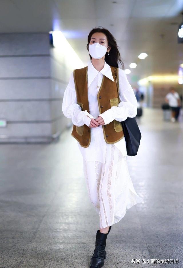 看了明星的机场穿搭,才明白“配色”比款式更重要!看刘雯就知道