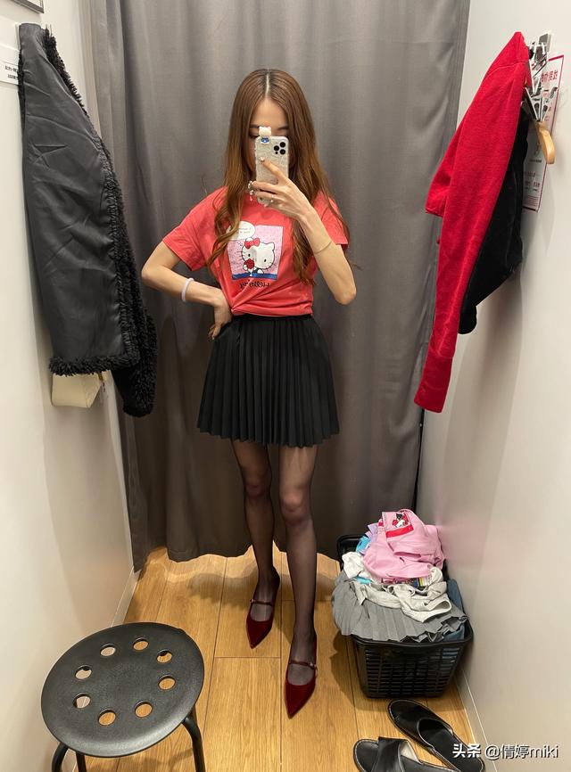 成人试穿童衣,优衣库真的那么香吗