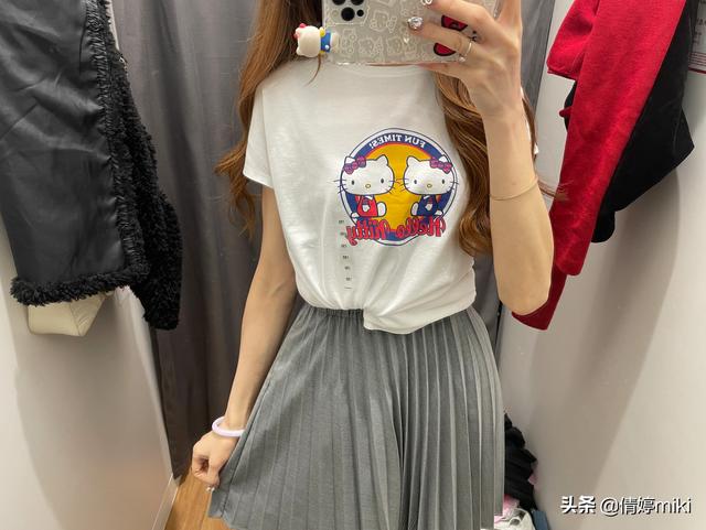 成人试穿童衣,优衣库真的那么香吗