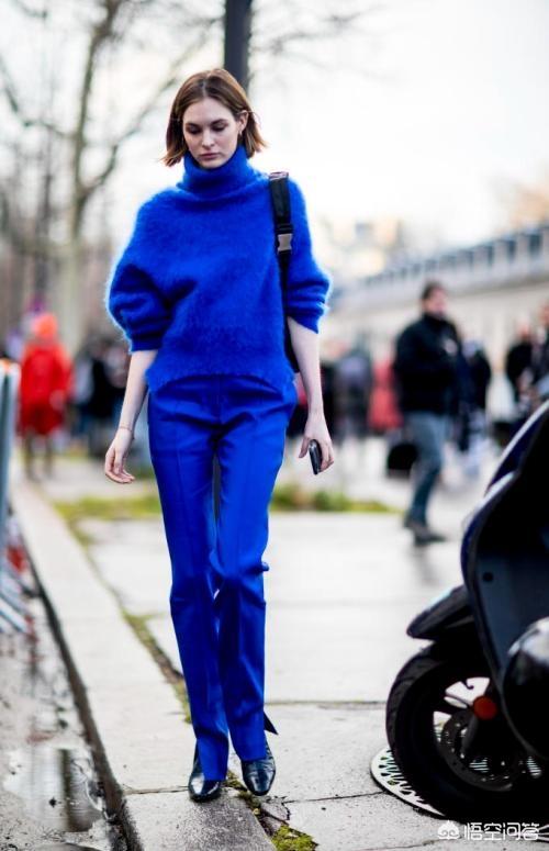 宝蓝色服饰怎么搭配会好看不刺眼
