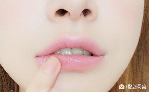 34岁日本女星石原里美的时尚杂志穿搭,运用色彩搭配,穿出气质