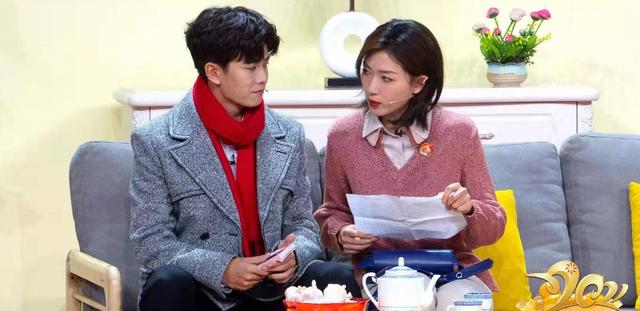 女星春晚穿搭PK:杨幂高级定制,倪妮风衣超贵,万茜价格最亲民