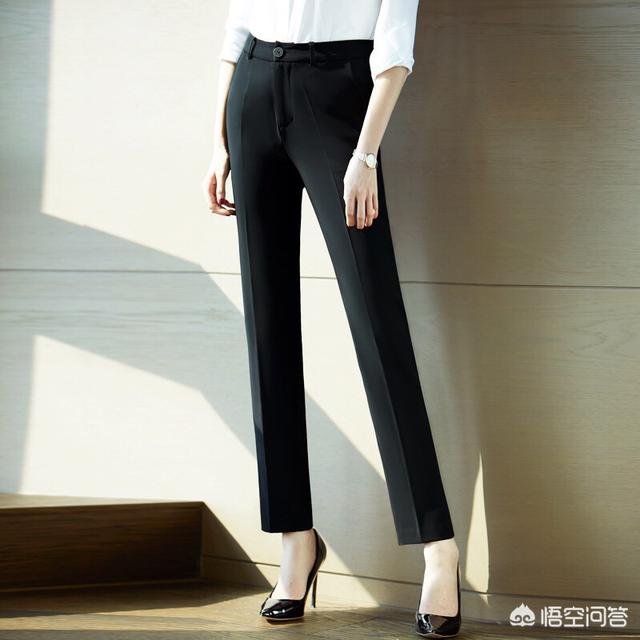 下身咖啡西裤,上身怎么搭配