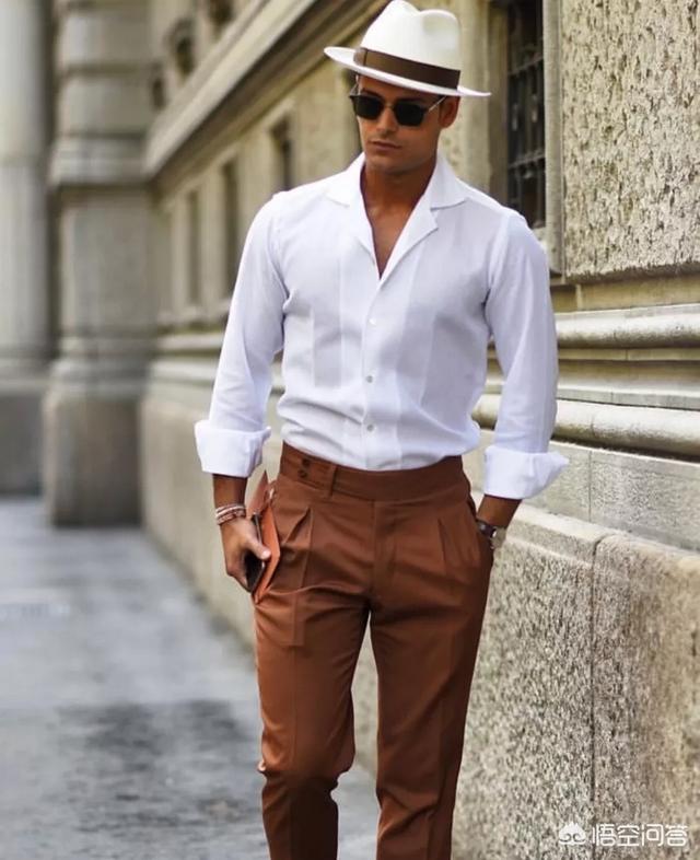 下身咖啡西裤,上身怎么搭配