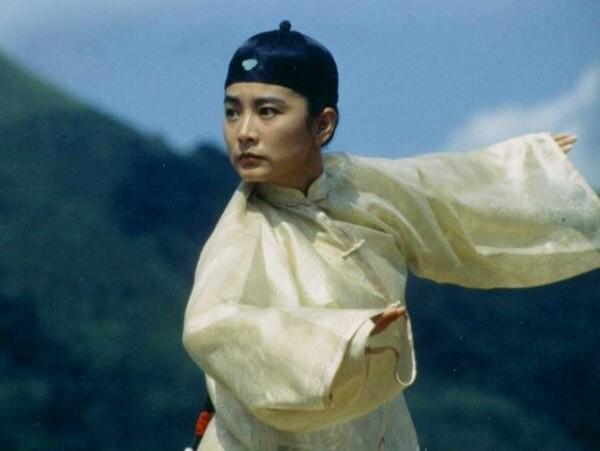 为什么周润发,林青霞可以优雅的老去,现在很多明星却不断的整容