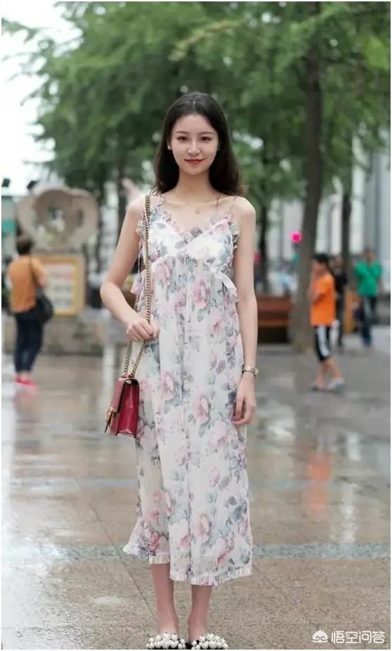 展现女性魅力,女生包包怎样挑显得知性