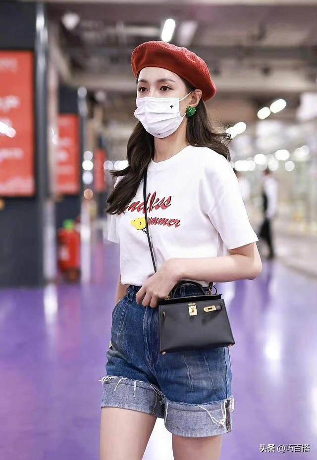 沈梦辰机场秀私服,变着花样的“走秀”,又美又气质