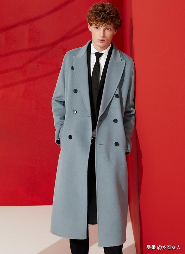 雾霾蓝大衣男孩子配什么(颜色、类型)裤子比较搭