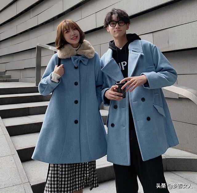 雾霾蓝大衣男孩子配什么(颜色、类型)裤子比较搭