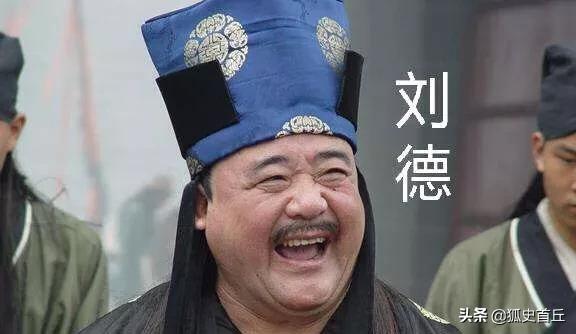 水原希子与妹妹合体拍大片,姐妹二人谁更时尚