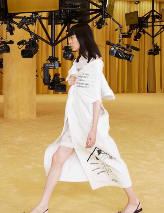 鞋带上的塑料扣掉了怎么穿