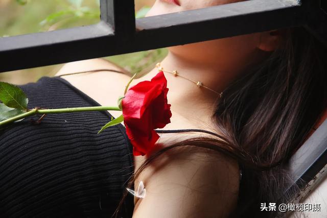 一字肩衣服可以不露肩穿吗