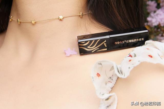 一字肩衣服可以不露肩穿吗