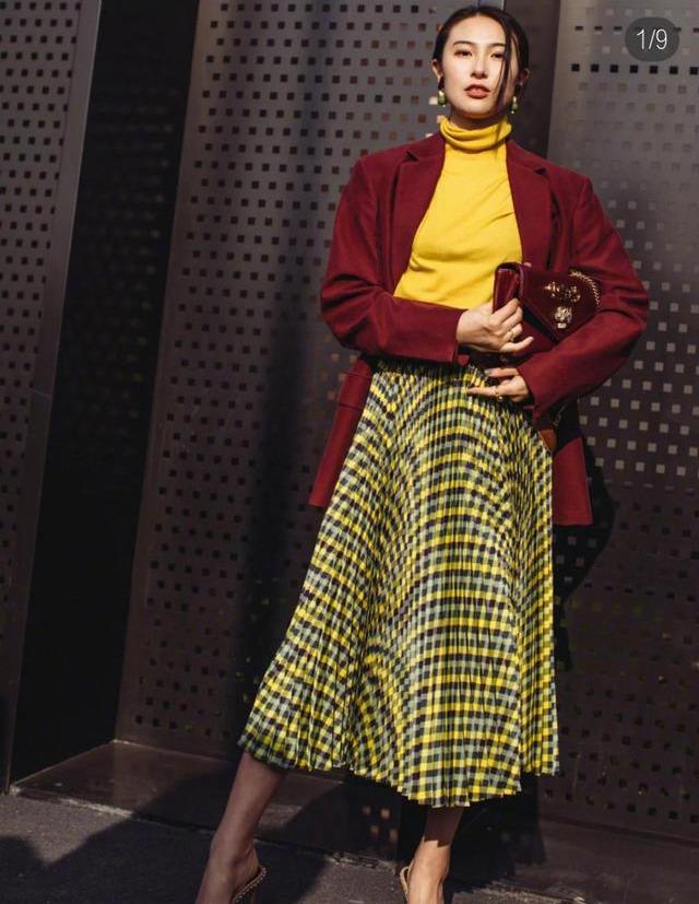 一个黄色毛衣和咖啡色裙子搭配什么颜色裤袜穿好看