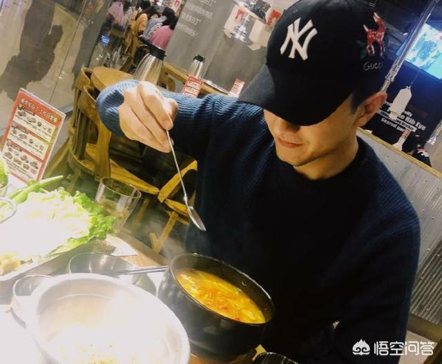 男友风军绿色上衣,怎么搭更时尚