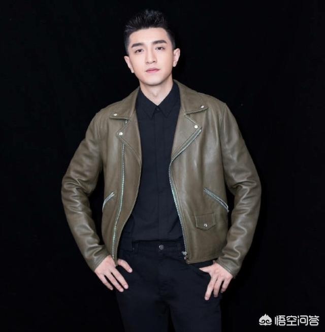 男友风军绿色上衣,怎么搭更时尚