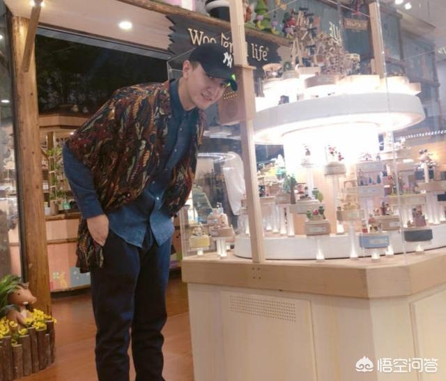 男友风军绿色上衣,怎么搭更时尚