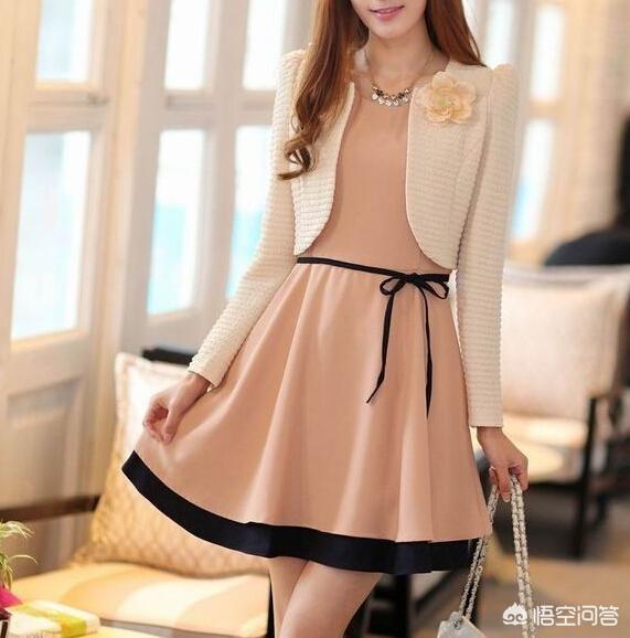 刘亦菲粉裙秀香肩,艳粉色怎么穿能洋气减龄