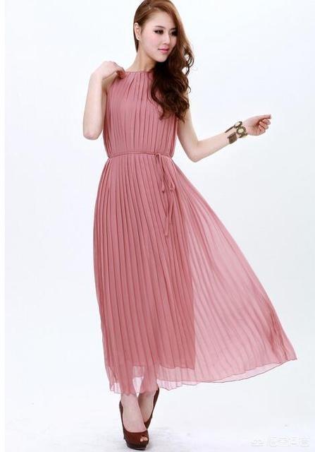 刘亦菲粉裙秀香肩,艳粉色怎么穿能洋气减龄