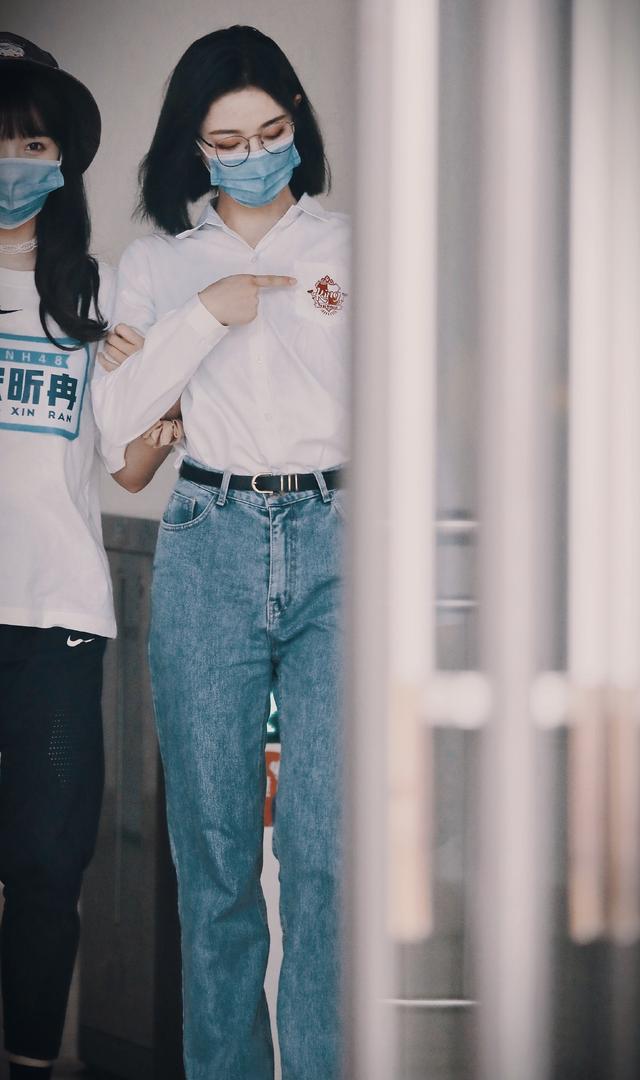 戴粉帽子的许佳琪好好看,肤白气质甜美,休闲装也挡不住的魅力