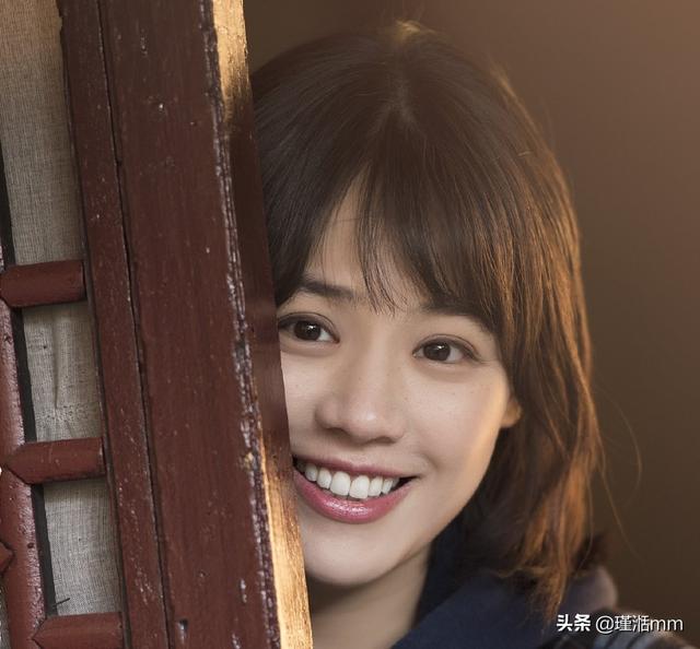 (邓伦饰)搭配毫无经验的前超市推销员兼现任经纪人助理福子(马思纯饰)