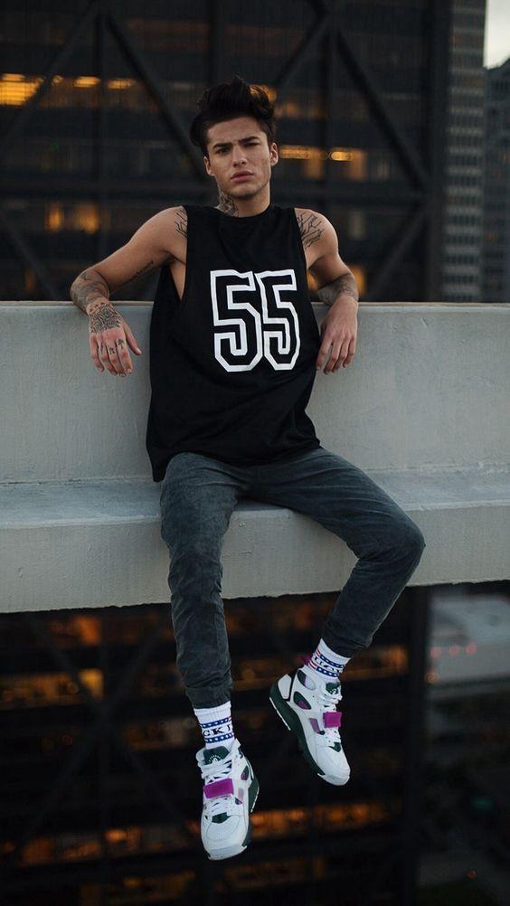 居家贴身运动裤和运动袜的组合功能性很强同时也很潮,一条打底legging