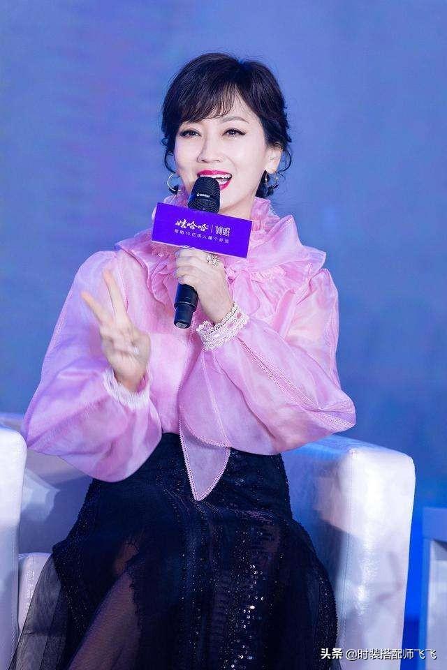 的紫色适合少女风格,代表明星大s;中纯度适合优雅型,带变明星林志玲