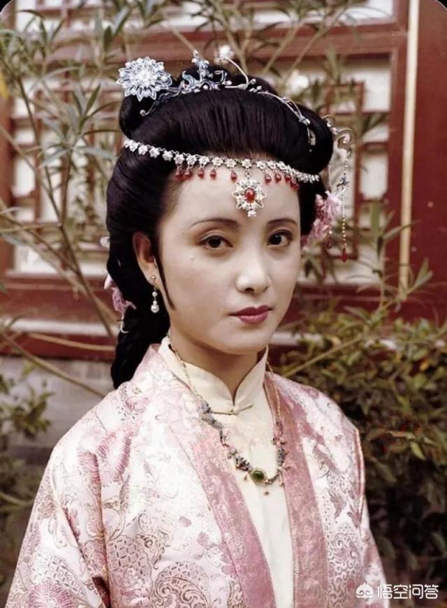 《红楼梦》中秦可卿风姿绰约,为何要委身自己的公公