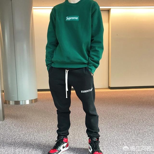 aj1搭配什么裤子和衣服好