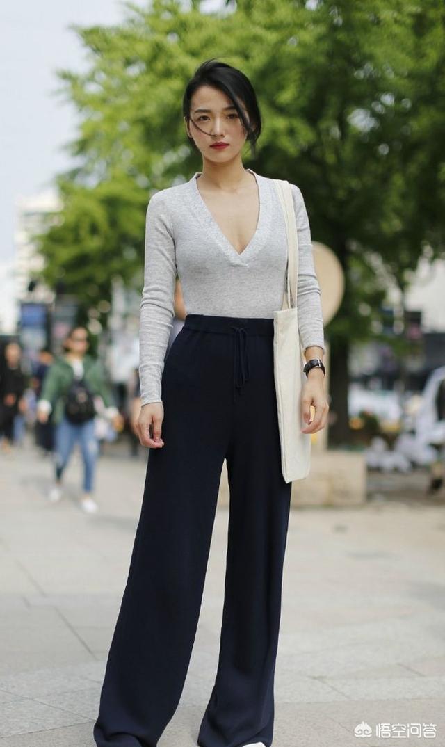 梨形身材特征为肩窄,腰细,臀宽,大腿丰满.