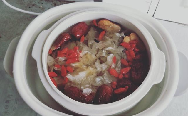 花胶,花旗参,红枣,枸杞一起煲汤有什么养生效果