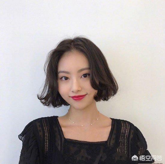 脸圆脸大的人适合什么发型