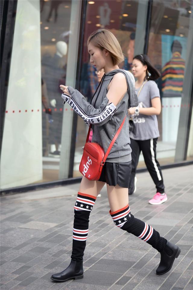 细跟高跟鞋应该配什么颜色的袜子