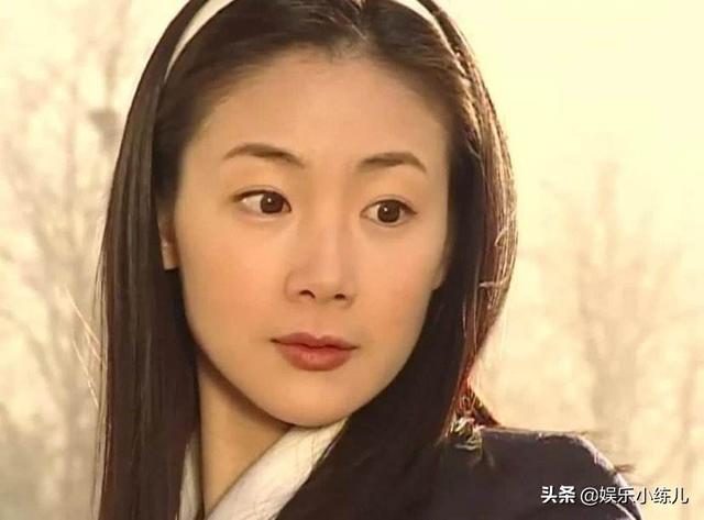 当时出演的第一部剧《初恋》,就获得超高的收视率,于是崔智友也很快