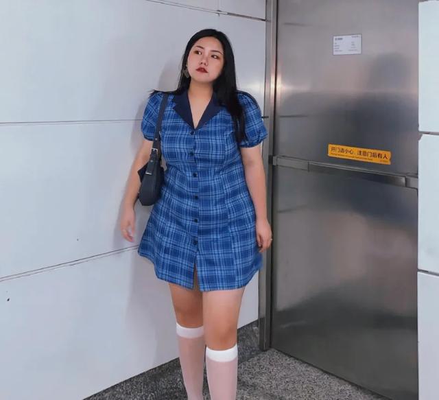 上身壮的女生怎么穿衣服好看