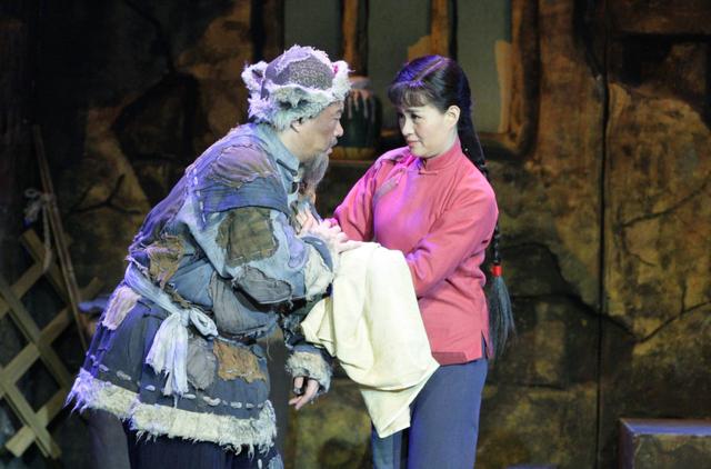 按现在的谈法白毛女电影里的杨白劳是老人还是坏人杨白劳是哪儿的人