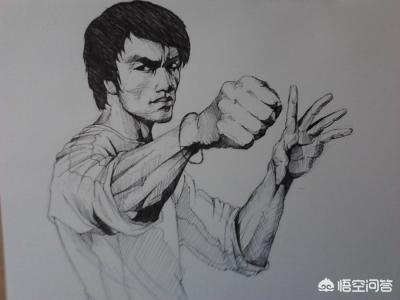 包括泰森在拳击之中也会自然不自然的在运用所以说李小龙的截拳道是一