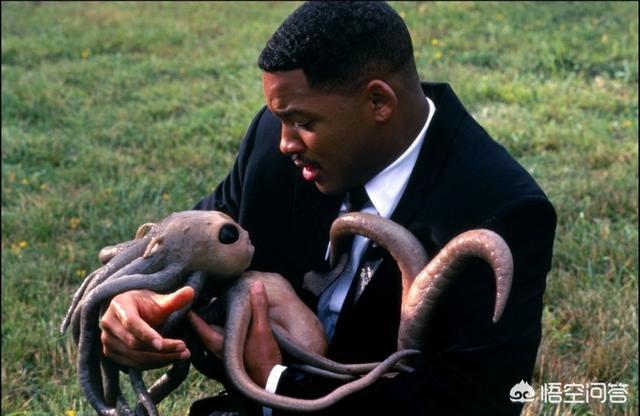 看过动画片《黑衣警探》的朋友们都知道,《黑衣人》电影里很多厉害的