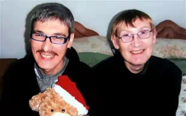 看完英国这对兄弟返老还童的真实案例后,你会发现"返老还童"其实是件