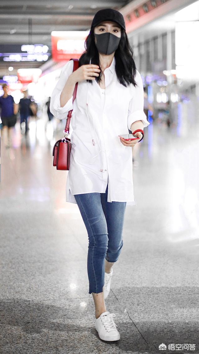 被称为"带货女王"的杨幂,她的夏日经典穿搭有哪些