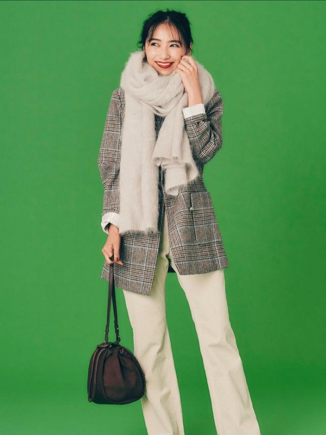 四十多岁的女人不要穿得太鲜艳看看日本模特的穿搭简约又时尚