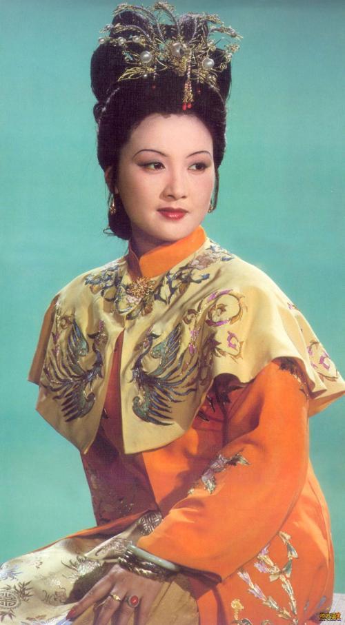 87红楼梦里的服装都是怎么来的依据什么设计的