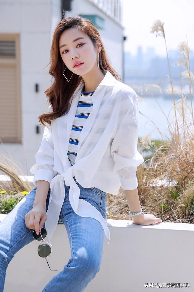 春天里,女装牛仔外套搭配什么服装拍照好看