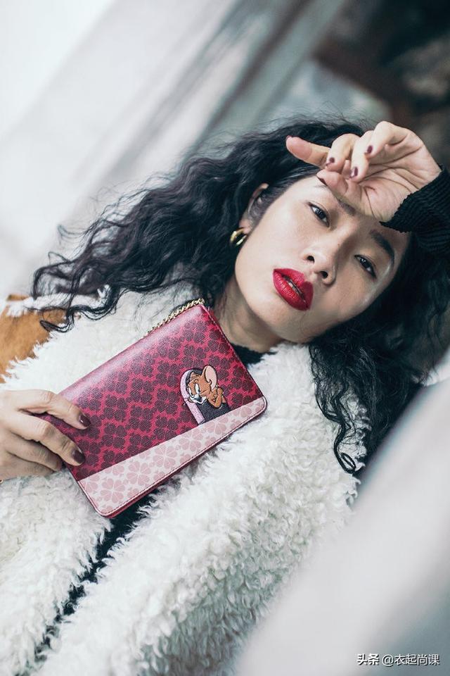 "泡面头"的卷太夸张,有没有比较自然一些的卷发发型推荐