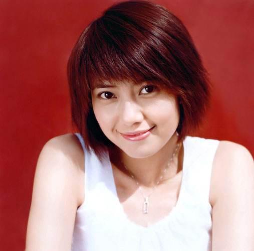 我们国人的脸型不外乎:圆脸,鹅蛋脸(椭圆脸),长脸,国字脸(长方形脸)